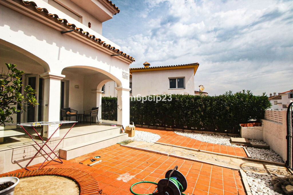 Semi-Detached House La Duquesa Málaga - image 20