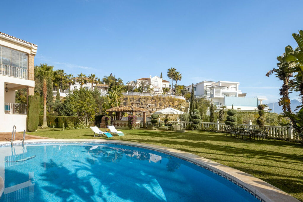 Detached Villa El Paraiso Málaga - image 20