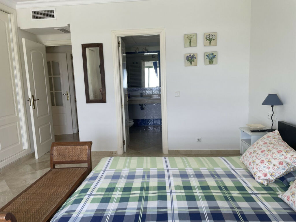 Middle Floor Apartment La Alcaidesa Cádiz - image 20