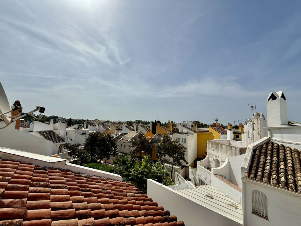 Townhouse Nueva Andalucía Málaga - image 20
