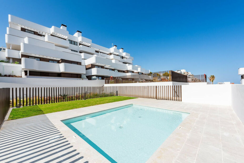 Middle Floor Apartment Estepona Málaga - image 20