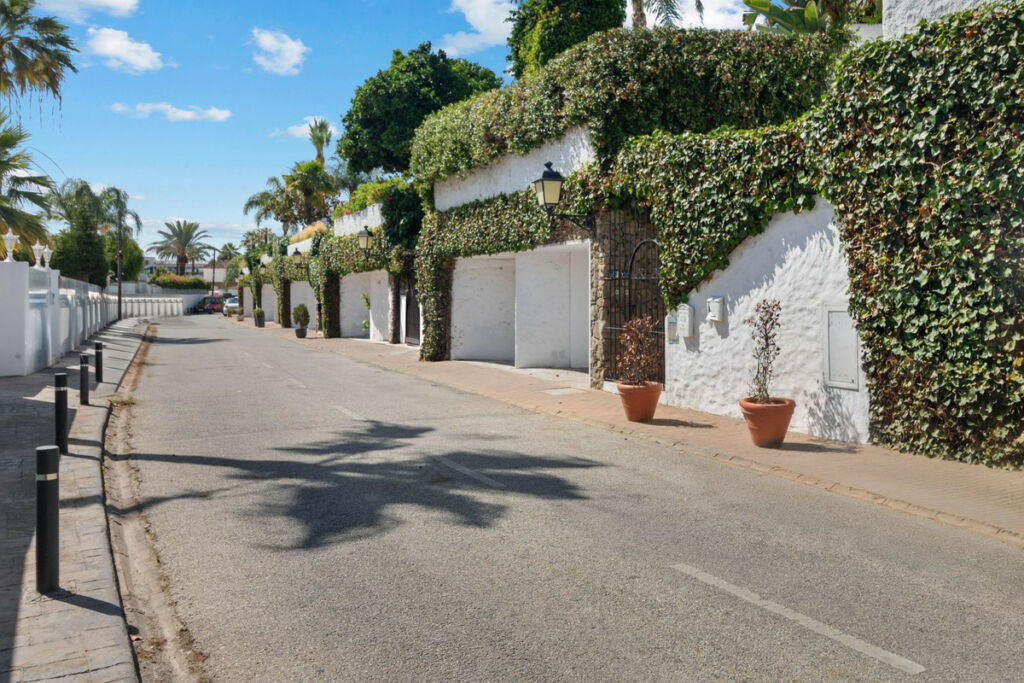 Townhouse Nueva Andalucía Málaga - image 21
