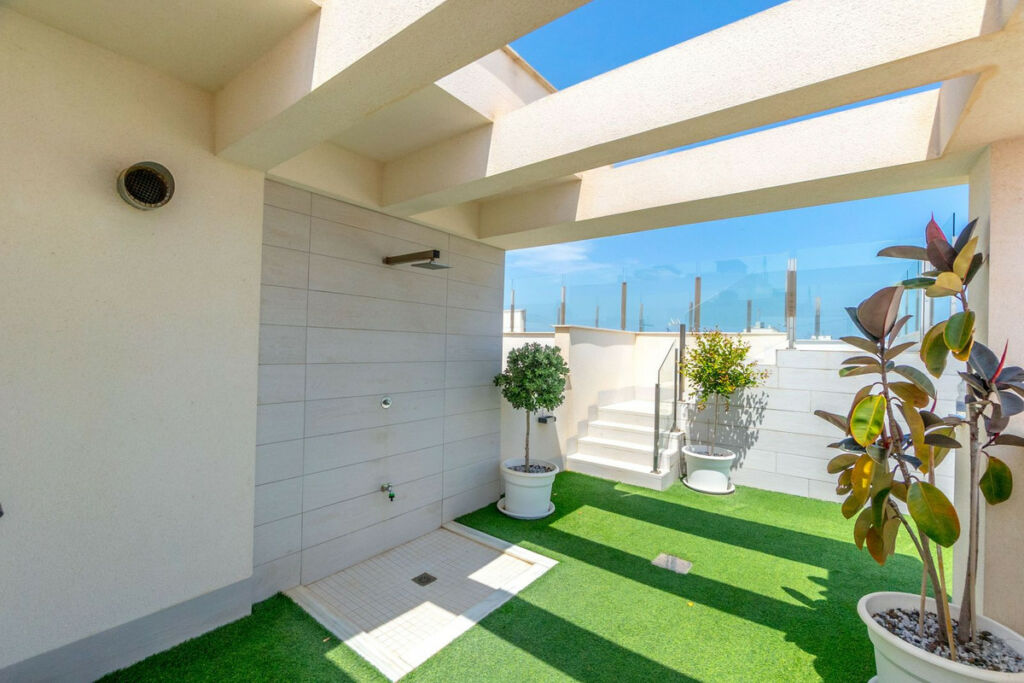 Middle Floor Apartment Torrevieja Alicante - image 21