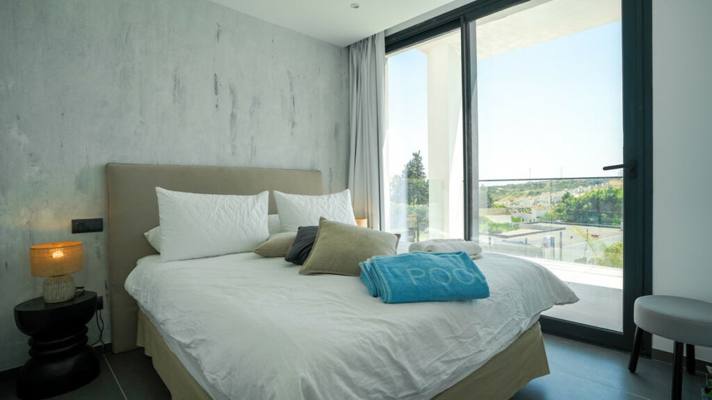 Detached Villa Estepona Málaga - image 21