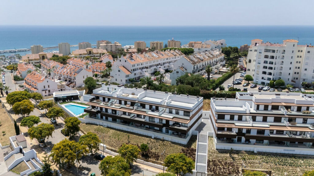 Middle Floor Apartment Estepona Málaga - image 21