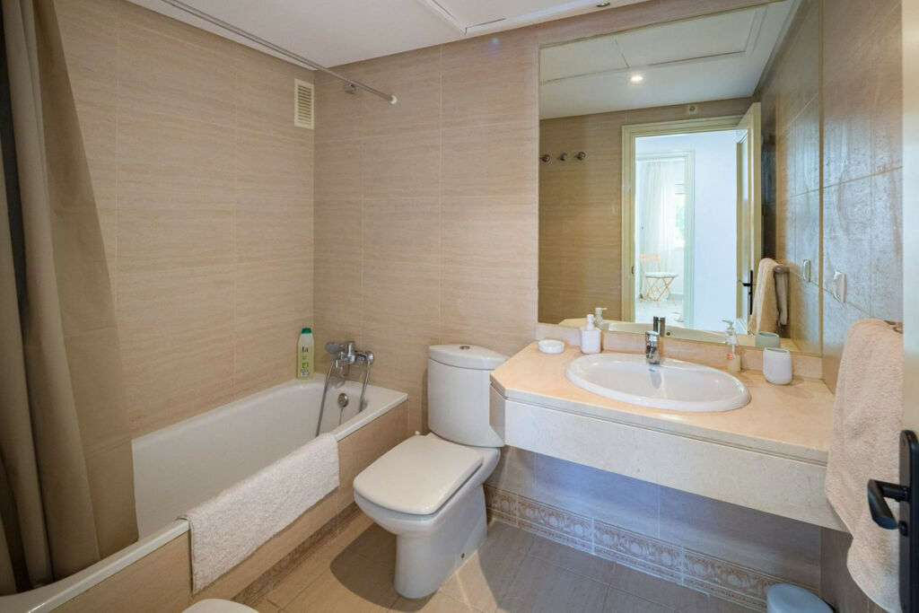 Middle Floor Apartment Puerto Banús Málaga - image 19