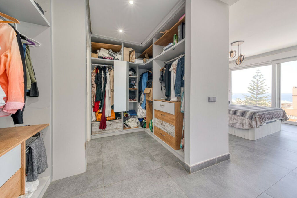 Detached Villa Estepona Málaga - image 19