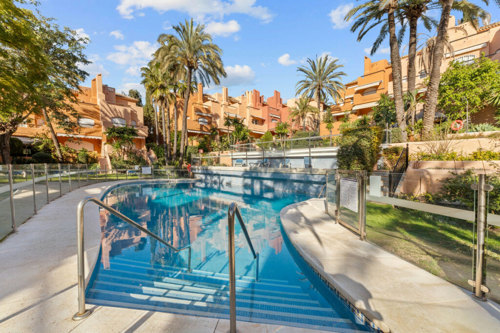 Townhouse Aloha Málaga - image 21