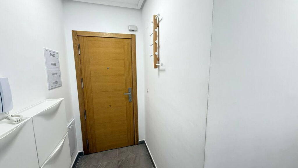 Middle Floor Apartment Torrevieja Alicante - image 21