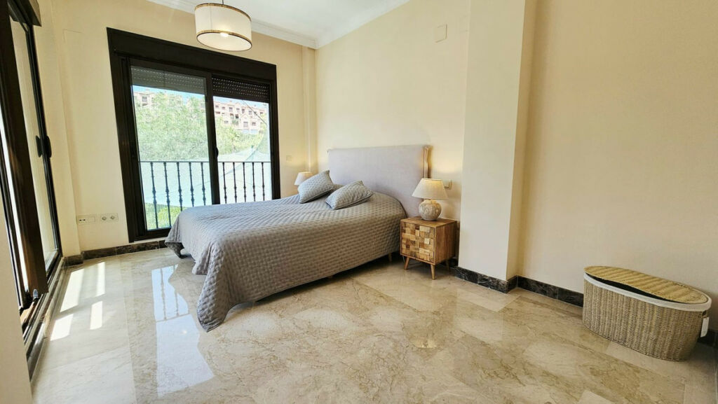 Detached Villa Estepona Málaga - image 21