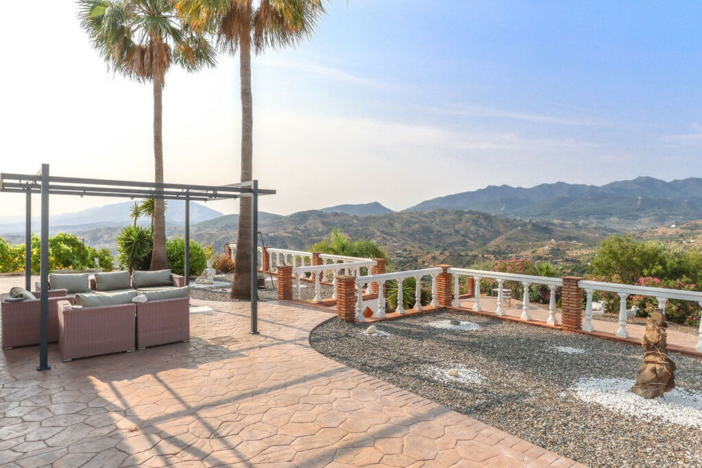 Detached Villa Guaro Málaga - image 22