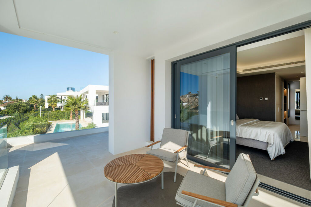 Detached Villa El Paraiso Málaga - image 21