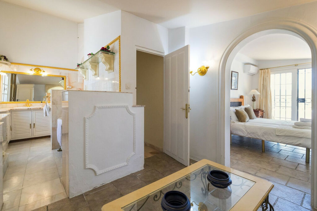 Detached Villa Estepona Málaga - image 38