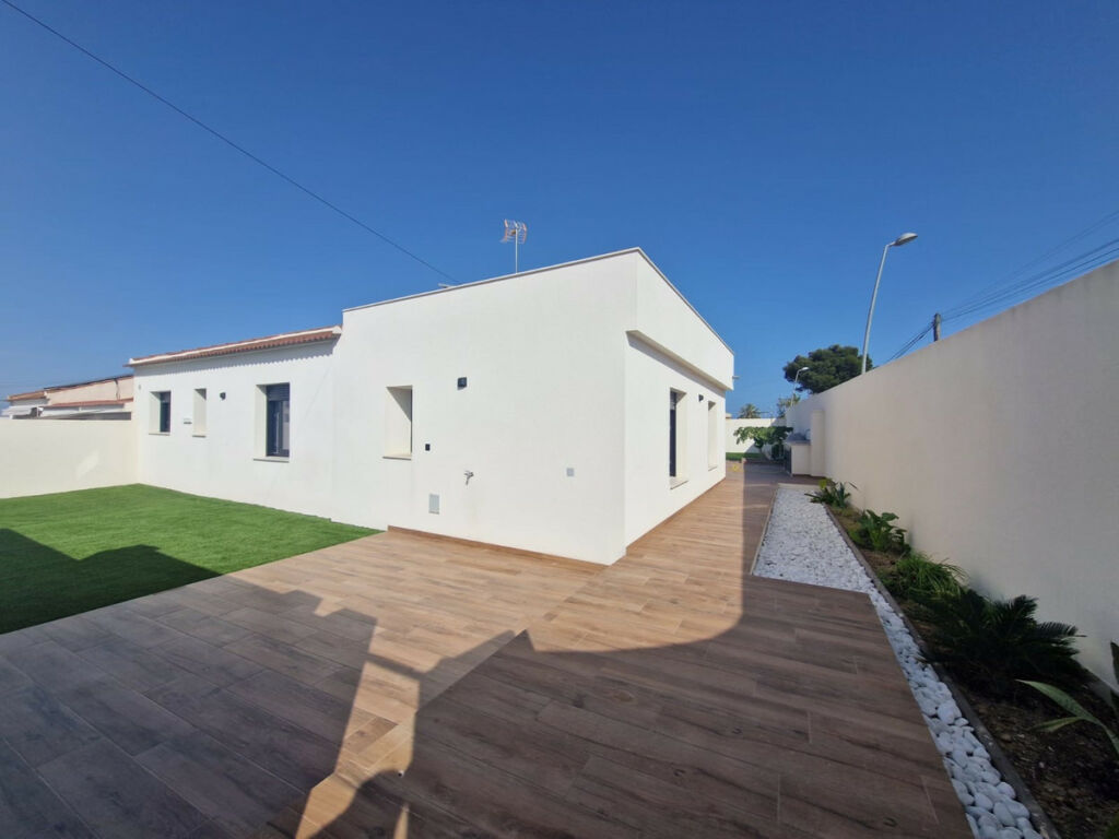 Detached Villa Los Balcones Alicante - image 21