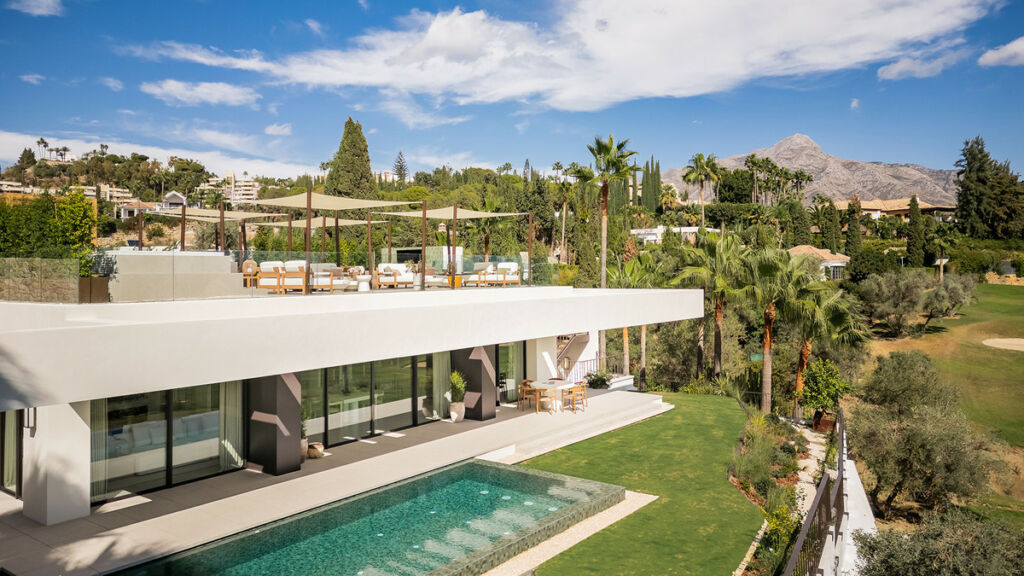 Detached Villa Nueva Andalucía Málaga - image 21