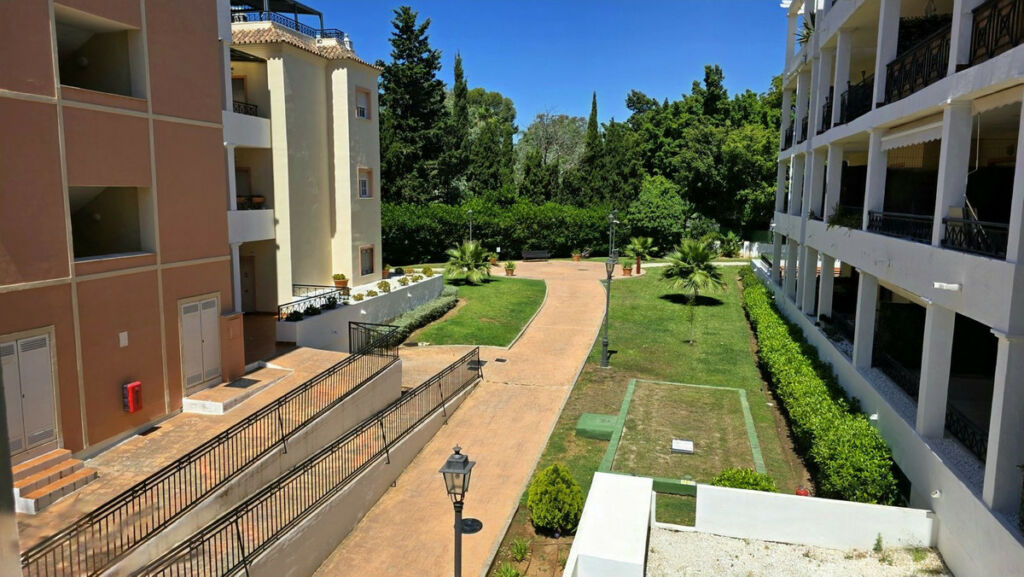 Middle Floor Apartment Aloha Málaga - image 21