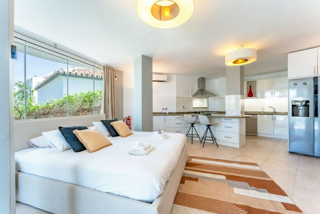 Detached Villa Calahonda Málaga - image 21