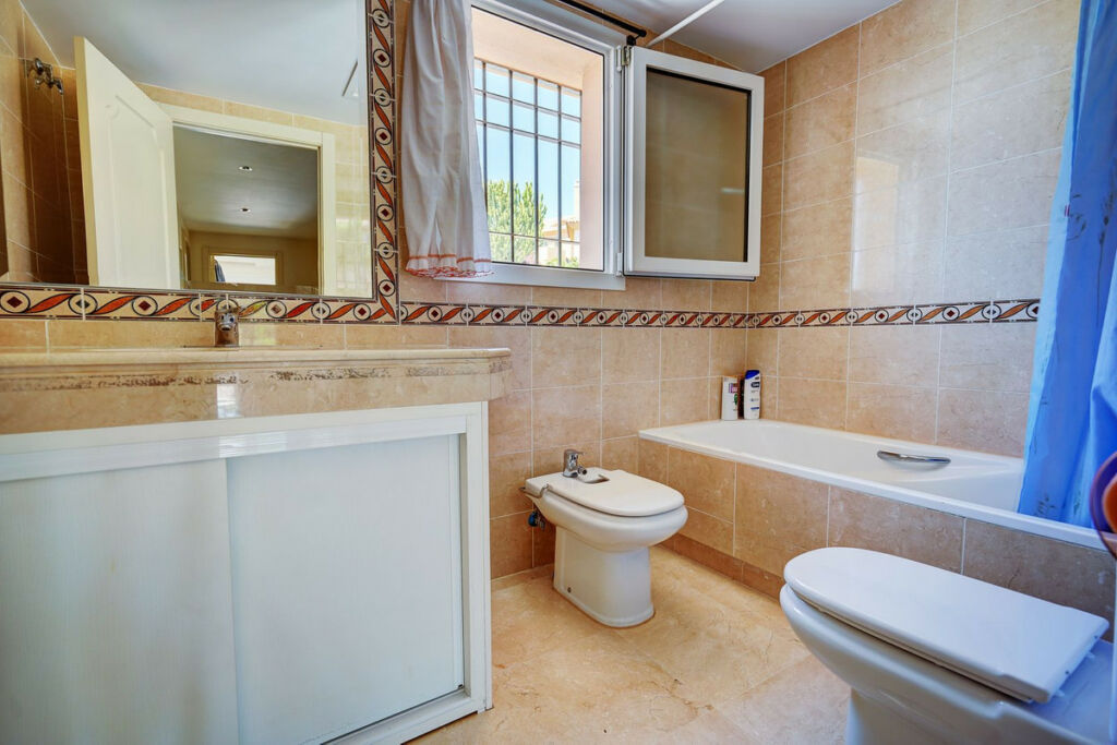 Semi-Detached House Riviera del Sol Málaga - image 21