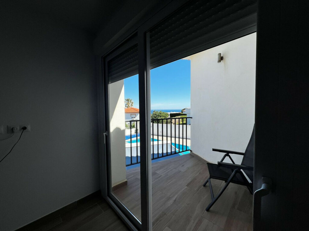 Detached Villa Estepona Málaga - image 21