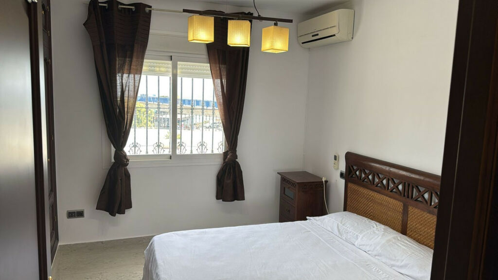 Detached Villa Estepona Málaga - image 21