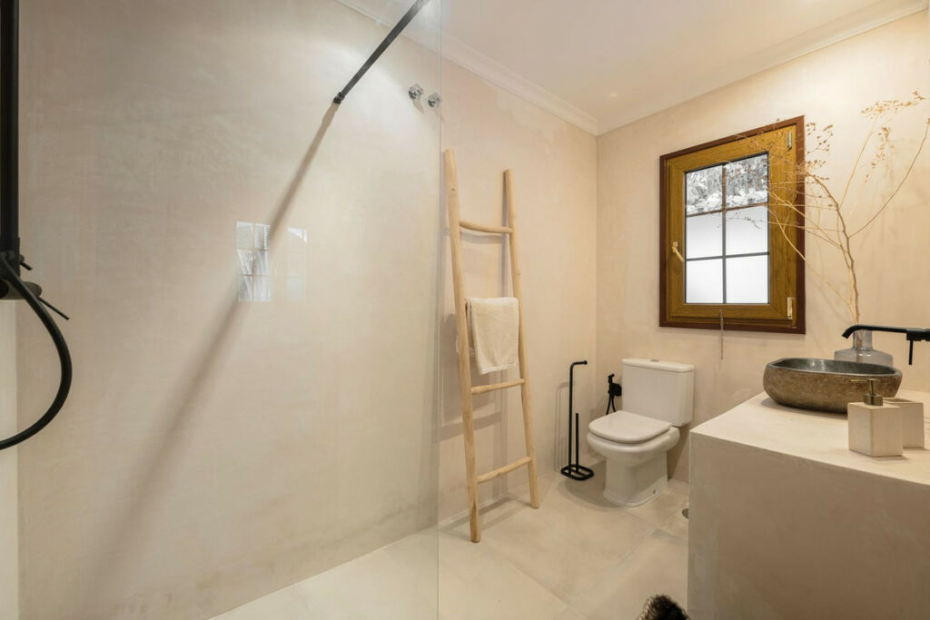 Detached Villa Estepona Málaga - image 22