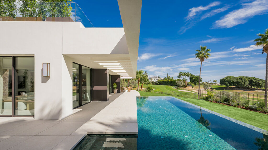Detached Villa Nueva Andalucía Málaga - image 22