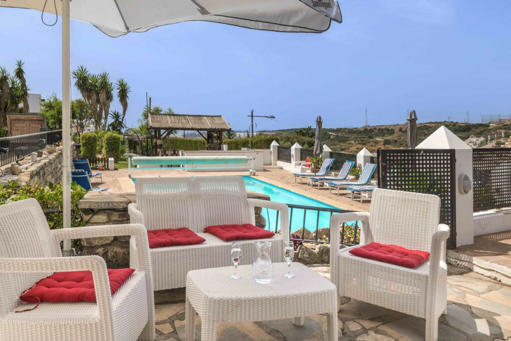 Detached Villa Estepona Málaga - image 22
