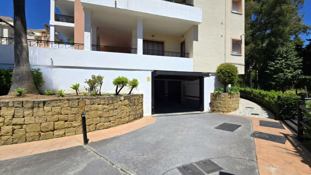Middle Floor Apartment Aloha Málaga - image 22