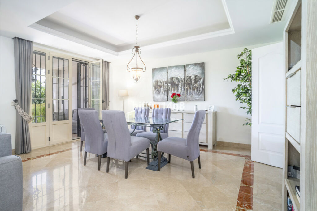 Townhouse Nueva Andalucía Málaga - image 22
