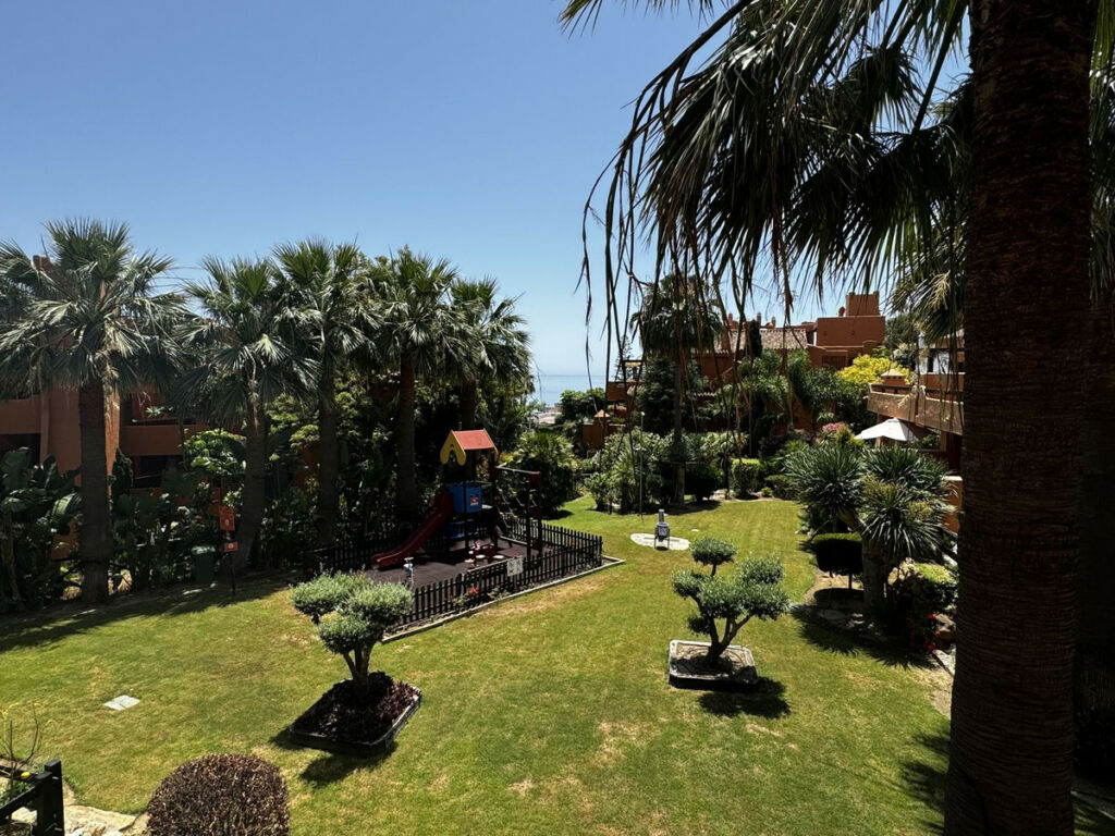 Middle Floor Apartment Estepona Málaga - image 22