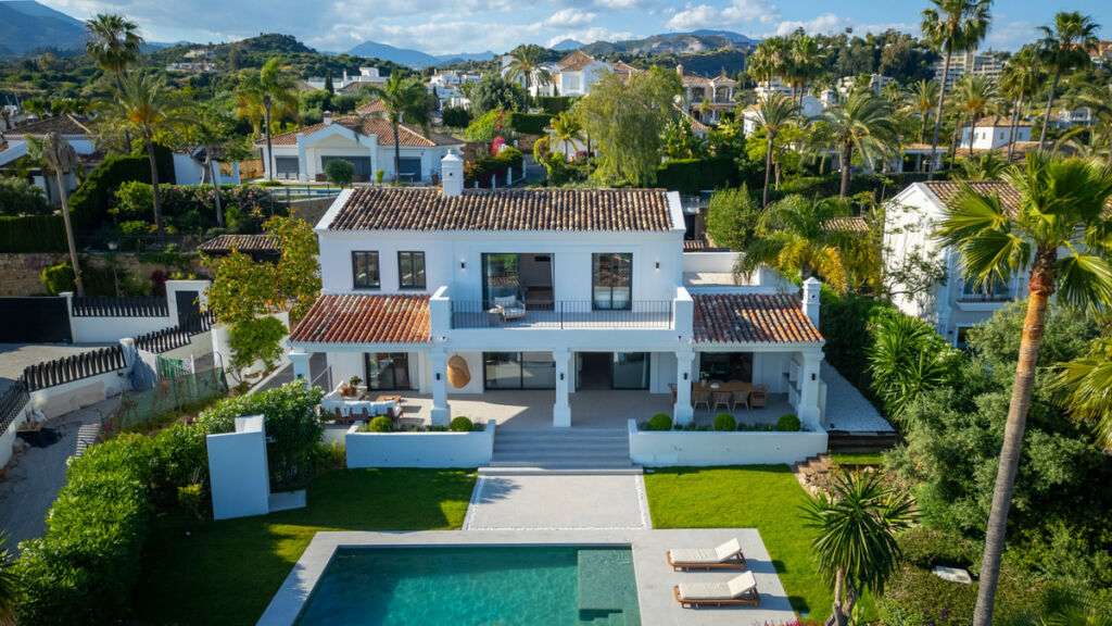 Detached Villa Nueva Andalucía Málaga - image 22