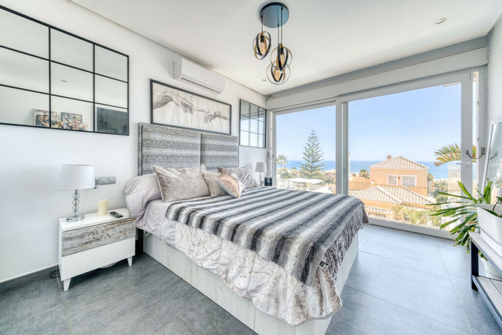 Detached Villa Estepona Málaga - image 20