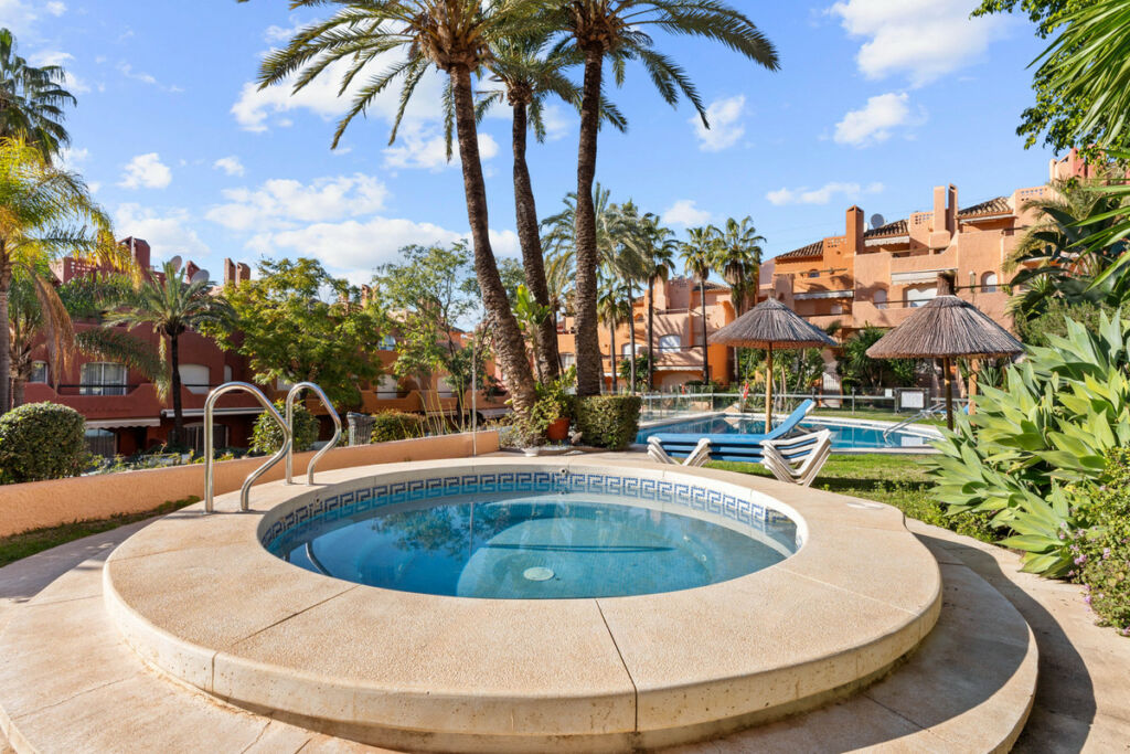 Townhouse Aloha Málaga - image 22