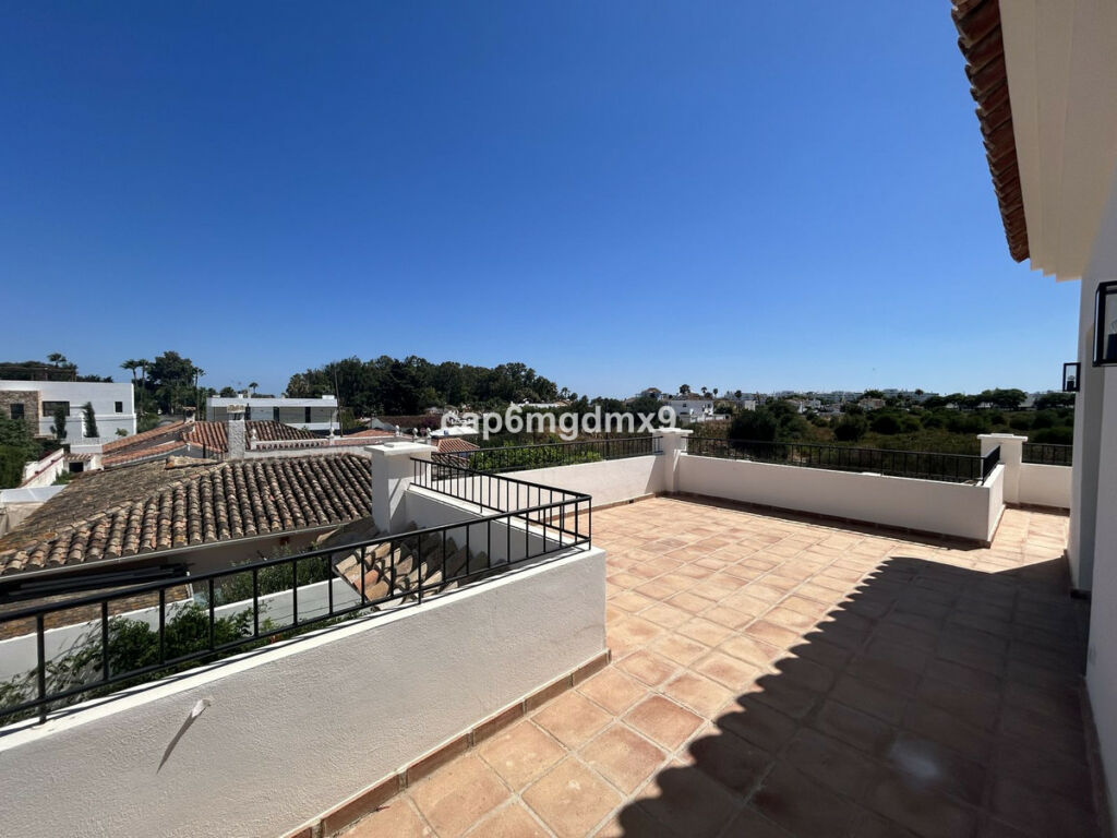 Detached Villa San Pedro de Alcántara Málaga - image 22