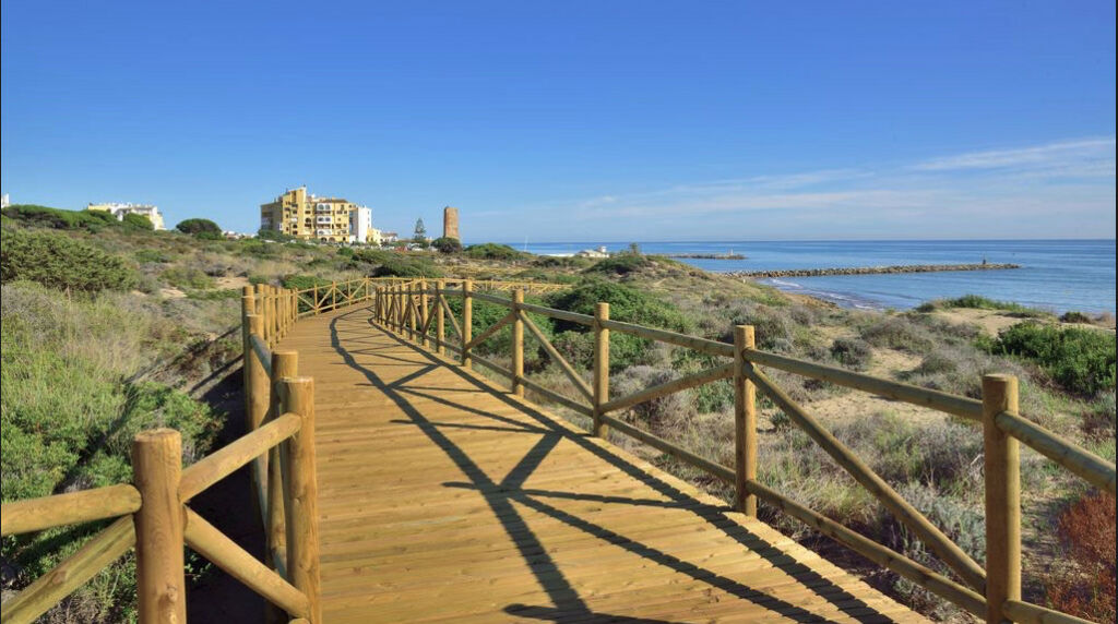 Middle Floor Apartment Cabopino Málaga - image 22