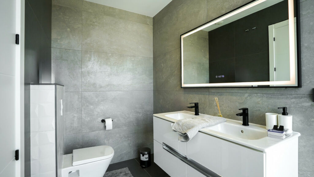 Detached Villa Estepona Málaga - image 22