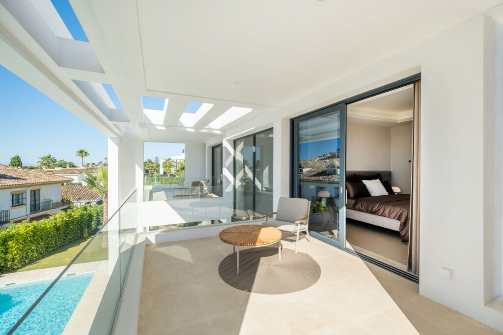 Detached Villa El Paraiso Málaga - image 22