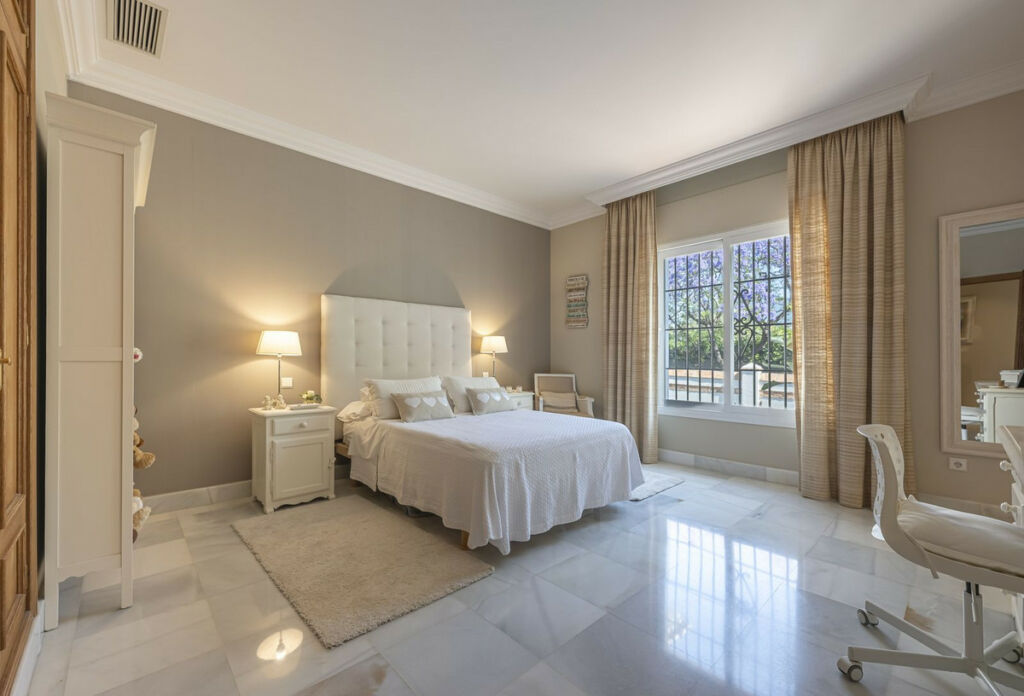 Detached Villa Guadalmina Alta Málaga - image 22