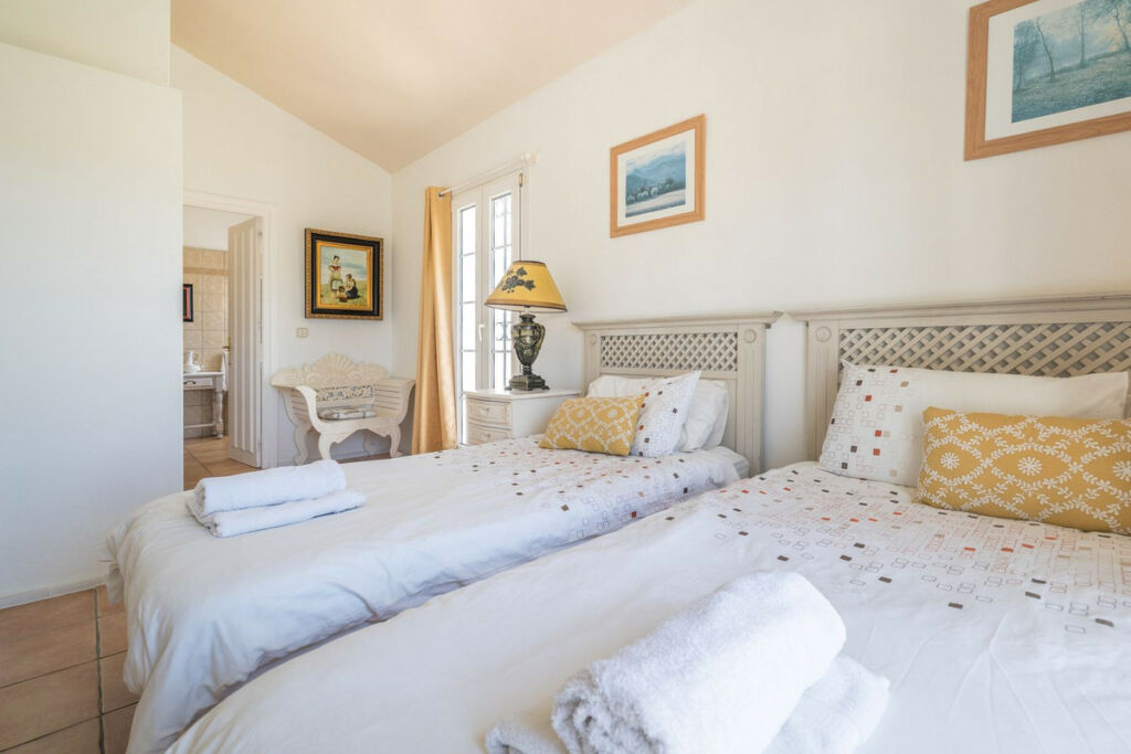 Detached Villa Estepona Málaga - image 39