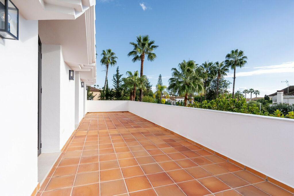 Detached Villa Nueva Andalucía Málaga - image 23