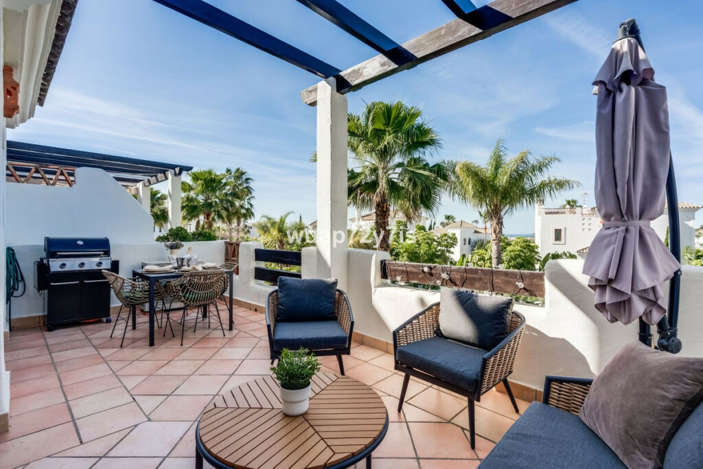 Middle Floor Apartment Selwo Málaga - image 9