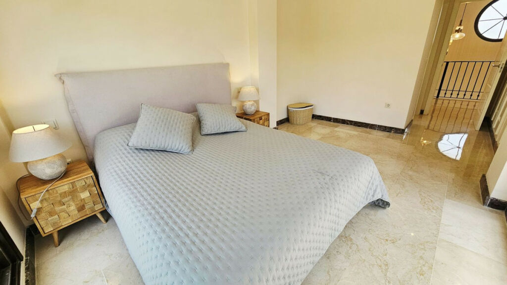 Detached Villa Estepona Málaga - image 23