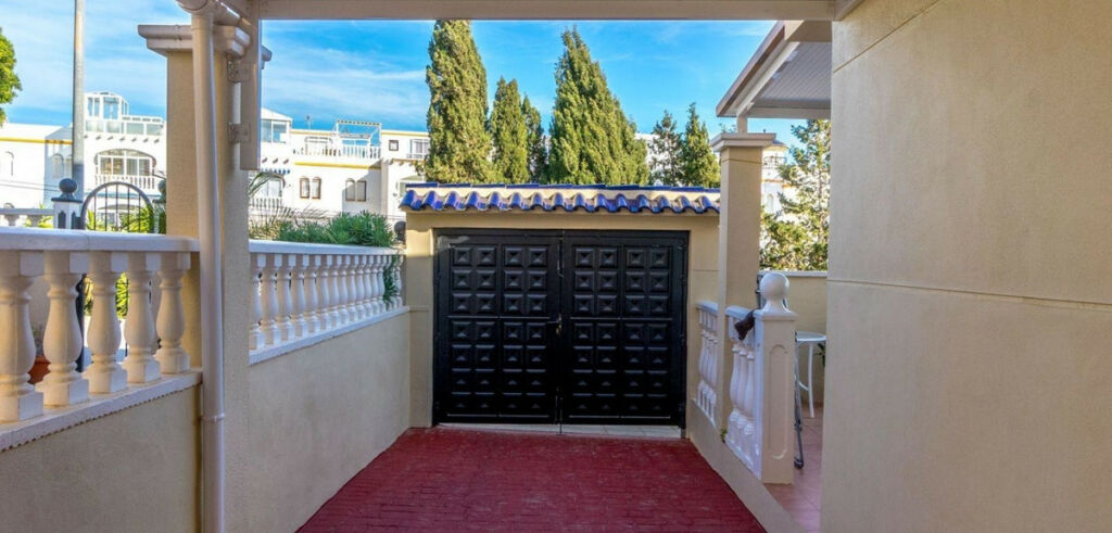 Detached Villa Villamartin Alicante - image 23