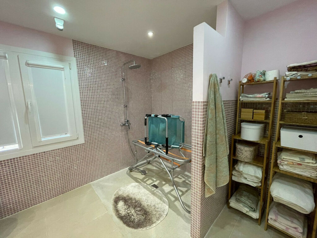Detached Villa Estepona Málaga - image 23