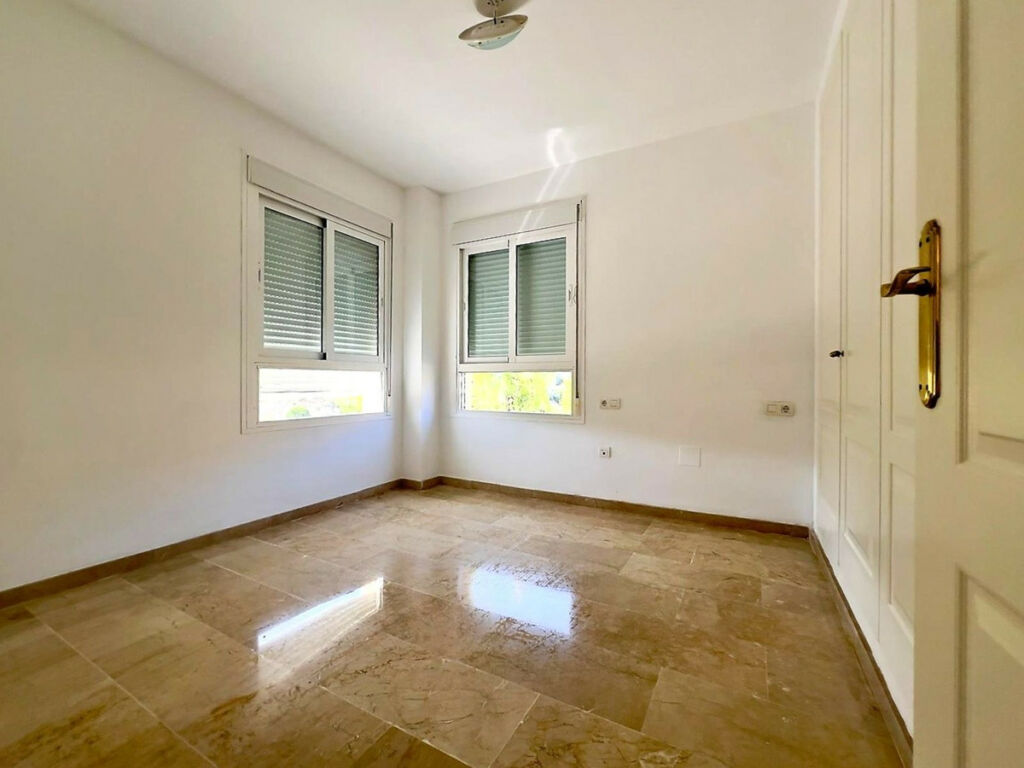 Middle Floor Apartment Calahonda Málaga - image 23