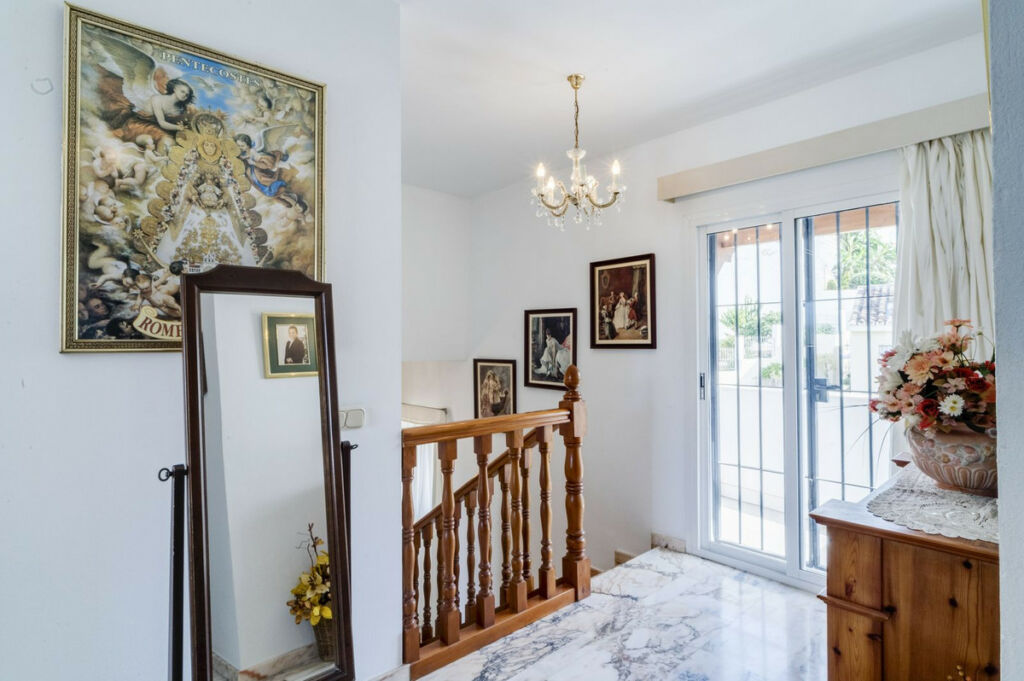 Detached Villa Marbella Málaga - image 23