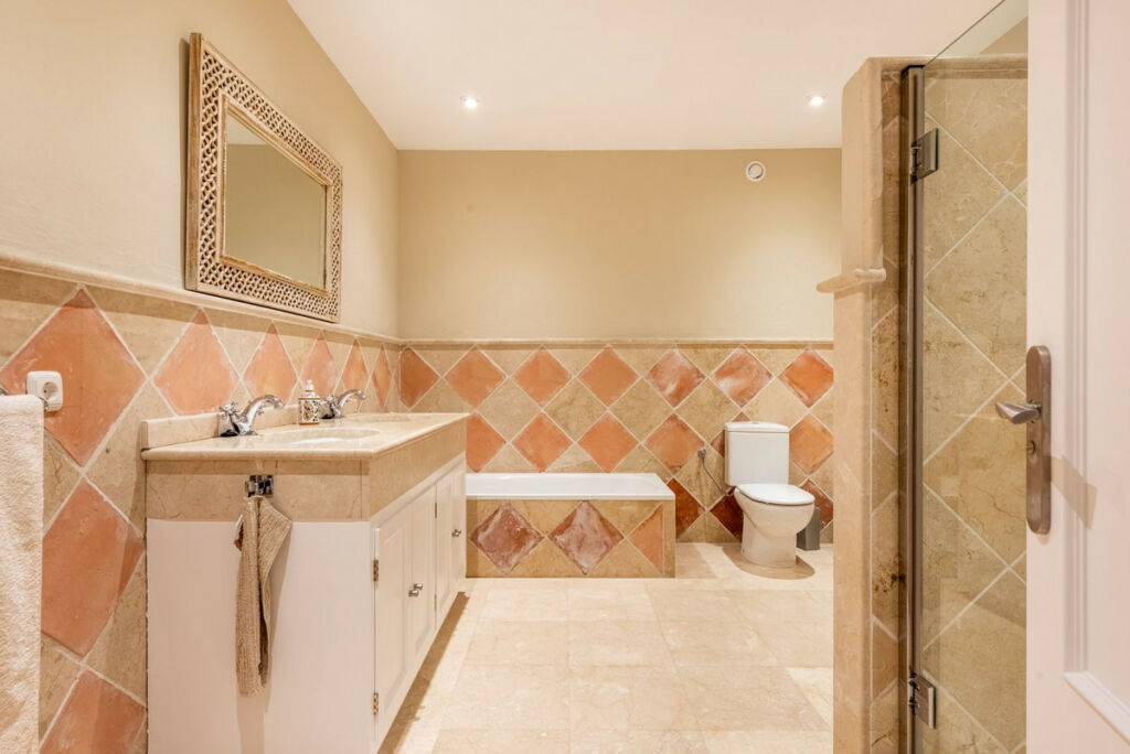 Detached Villa Nueva Andalucía Málaga - image 23