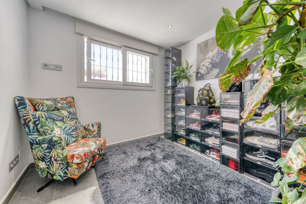 Detached Villa Estepona Málaga - image 21