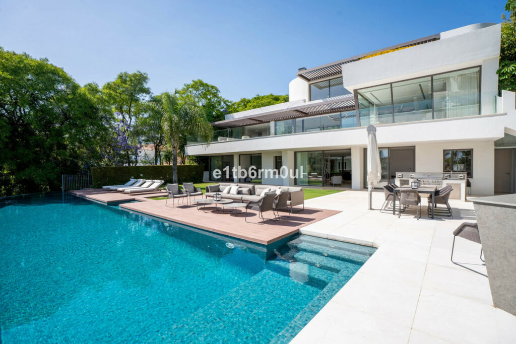 Detached Villa La Quinta Málaga - image 23
