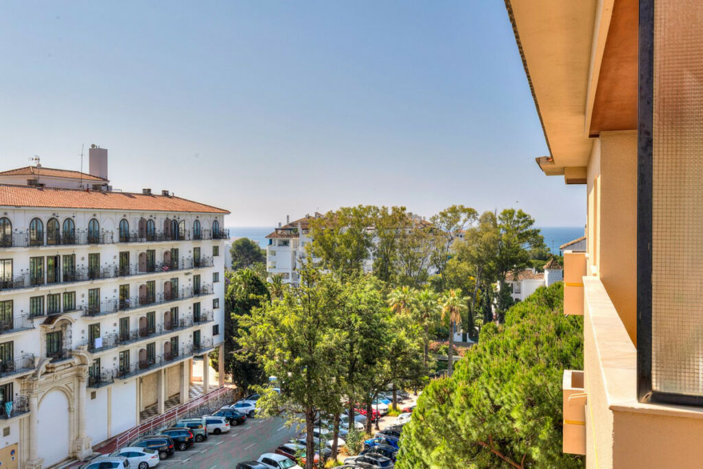 Middle Floor Apartment Nueva Andalucía Málaga - image 23